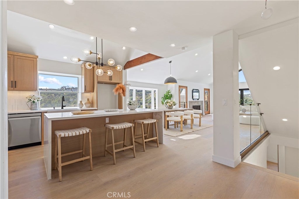 Los Angeles, California, 90046, United States, 3 Bedrooms Bedrooms, ,4 BathroomsBathrooms,Residential,Active,1862862