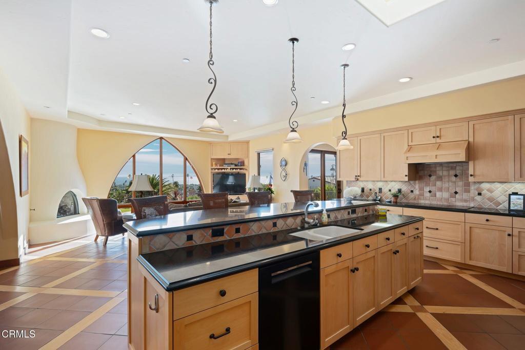 Ventura, California, 93001, United States, 3 Bedrooms Bedrooms, ,4 BathroomsBathrooms,Residential,Active,1748186