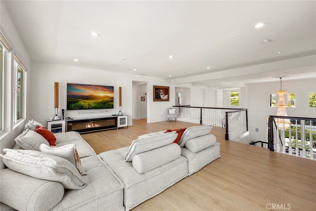 Rowland Heights, California, 91748, United States, 5 Bedrooms Bedrooms, ,6 BathroomsBathrooms,Residential,Pending,1986868