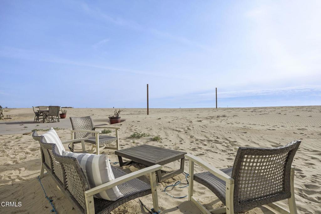 Oxnard, California, 93035, United States, 3 Bedrooms Bedrooms, ,4 BathroomsBathrooms,Residential,Active,1905342