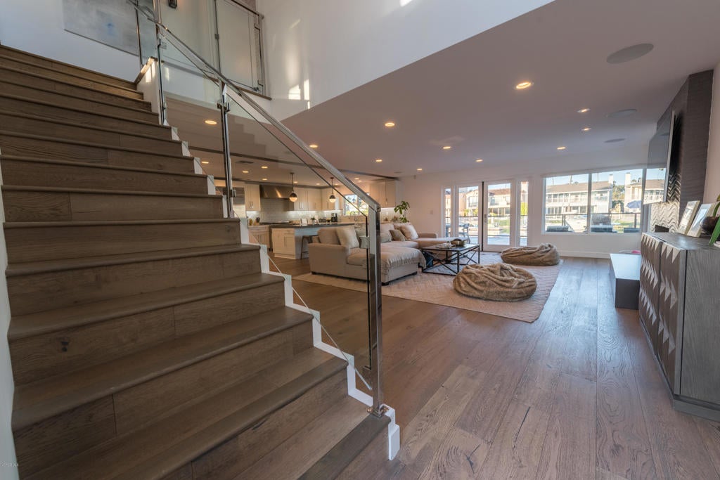 Ventura, California, 93001, United States, 3 Bedrooms Bedrooms, ,3 BathroomsBathrooms,Residential,Contingent,1944076
