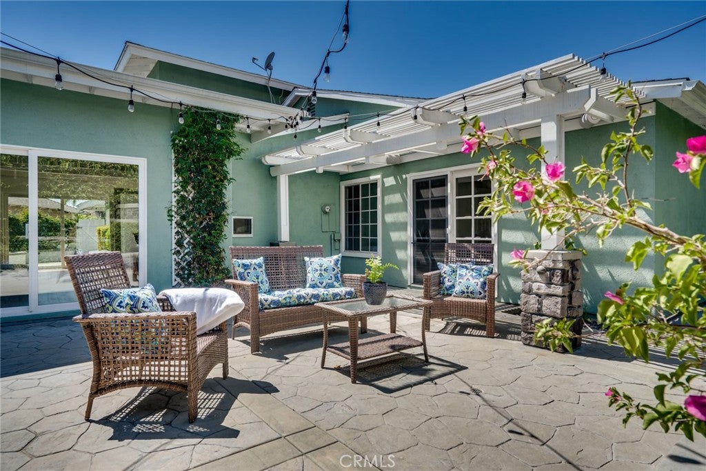 Huntington Beach, California, 92647, United States, 4 Bedrooms Bedrooms, ,3 BathroomsBathrooms,Residential,Active,2037145