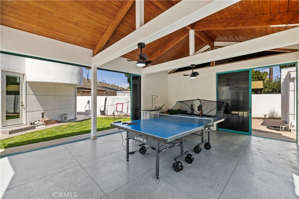 Northridge, California, 91325, United States, 4 Bedrooms Bedrooms, ,4 BathroomsBathrooms,Residential,Active,1936096