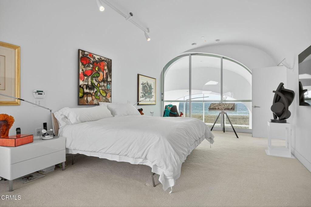 Oxnard, California, 93035, United States, 4 Bedrooms Bedrooms, ,5 BathroomsBathrooms,Residential,Active,1904736