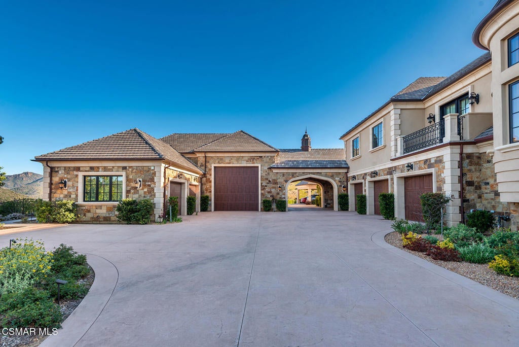 Thousand Oaks, California, 91361, United States, 7 Bedrooms Bedrooms, ,13 BathroomsBathrooms,Residential,Active,1748234