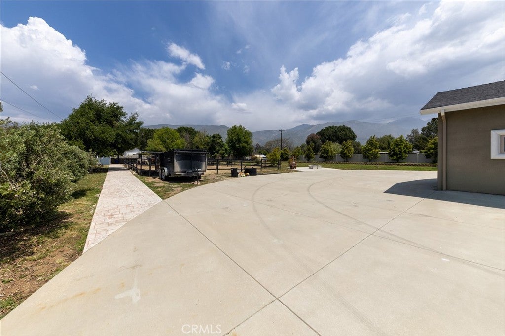 Yucaipa, California, 92399, United States, 5 Bedrooms Bedrooms, ,4 BathroomsBathrooms,Residential,Pending,1985872