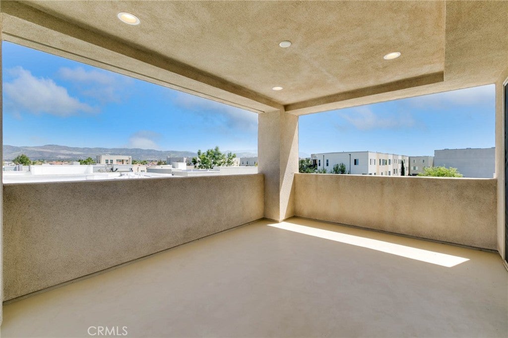 Irvine, California, 92618, United States, 3 Bedrooms Bedrooms, ,3 BathroomsBathrooms,Residential,Active,1942374