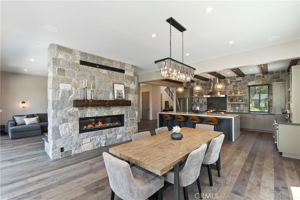 Lake Arrowhead, California, 92352, United States, 3 Bedrooms Bedrooms, ,3 BathroomsBathrooms,Residential,Active,1972160