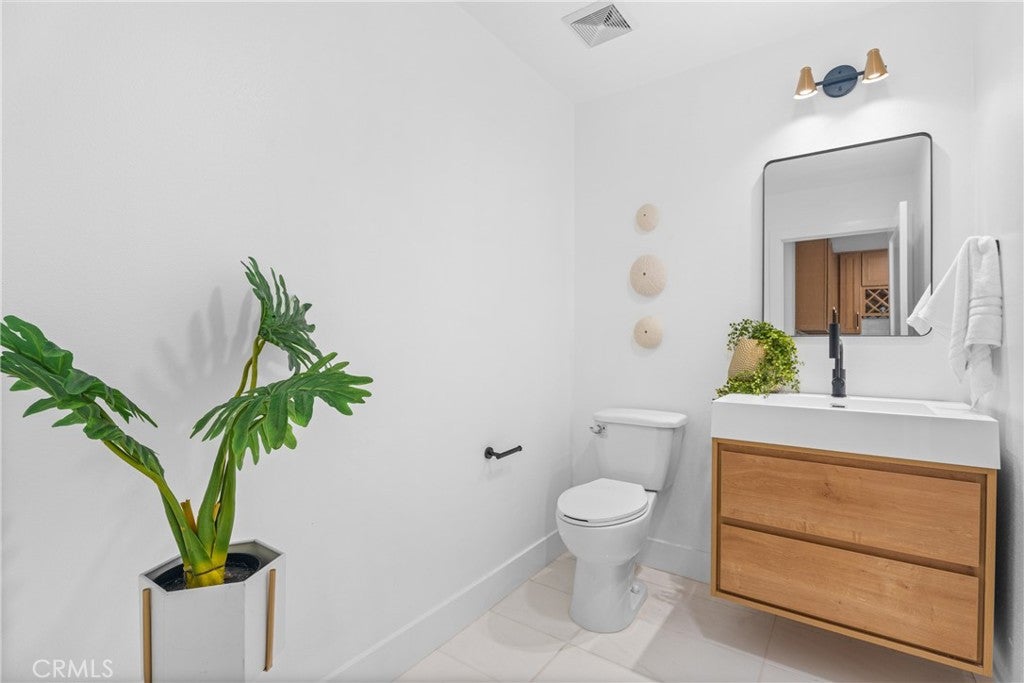 Huntington Beach, California, 92646, United States, 4 Bedrooms Bedrooms, ,5 BathroomsBathrooms,Residential,Active,1969639