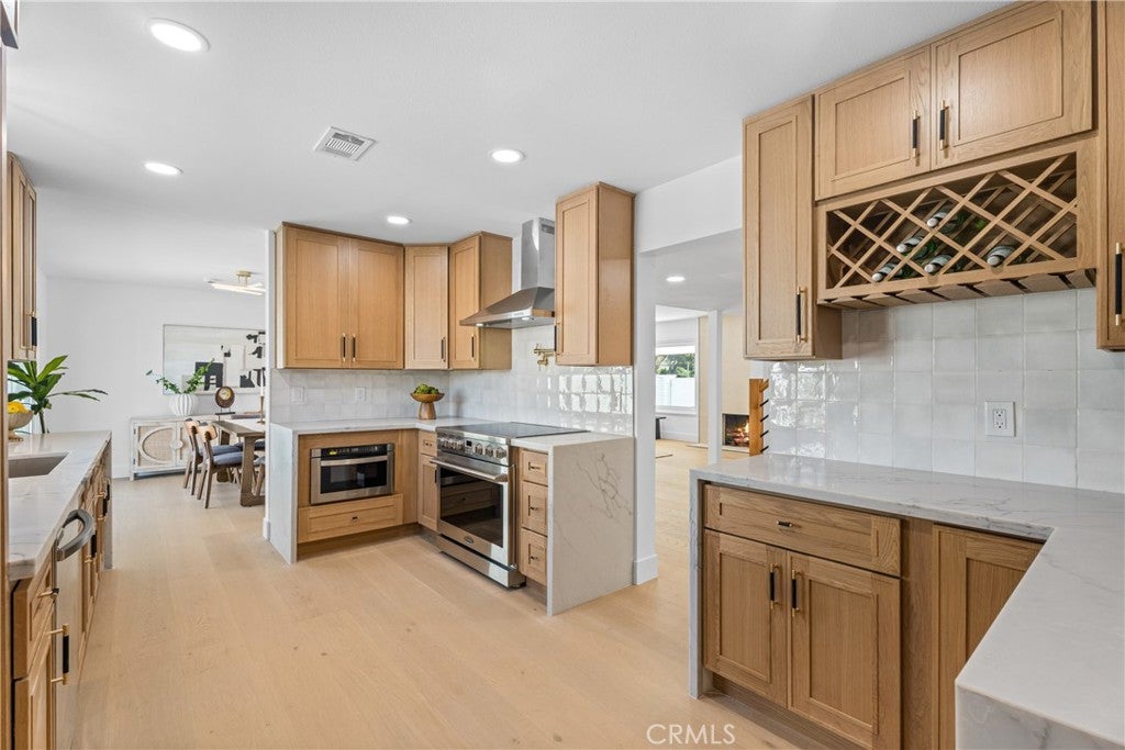 Huntington Beach, California, 92646, United States, 4 Bedrooms Bedrooms, ,5 BathroomsBathrooms,Residential,Active,1969639