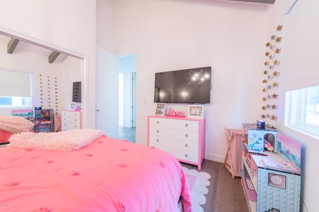 Ventura, California, 93001, United States, 3 Bedrooms Bedrooms, ,3 BathroomsBathrooms,Residential,Contingent,1944076