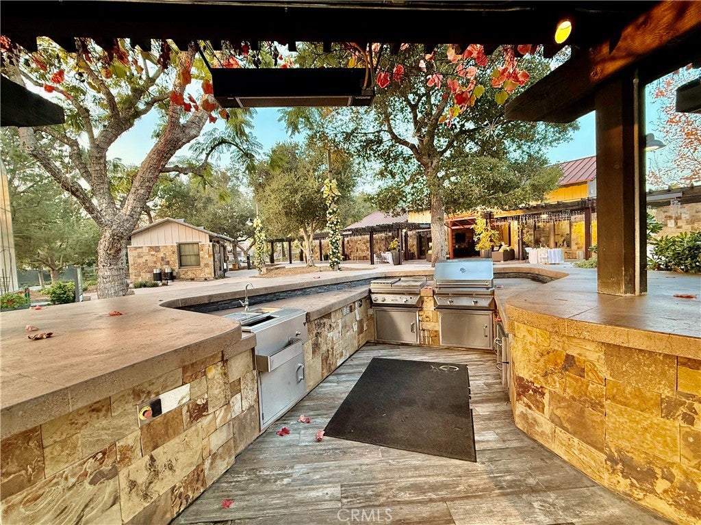 Irvine, California, 92618, United States, 4 Bedrooms Bedrooms, ,5 BathroomsBathrooms,Residential,Pending,2007263