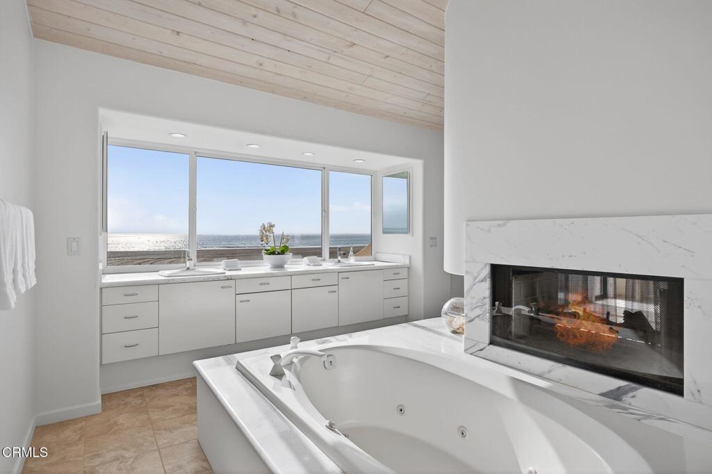 Oxnard, California, 93035, United States, 3 Bedrooms Bedrooms, ,3 BathroomsBathrooms,Residential,Active,1951816