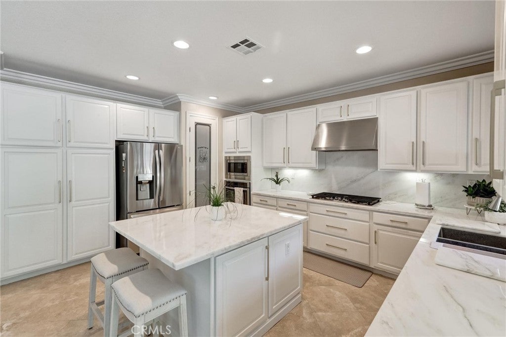 Murrieta, California, 92562, United States, 6 Bedrooms Bedrooms, ,5 BathroomsBathrooms,Residential,Active,1914833