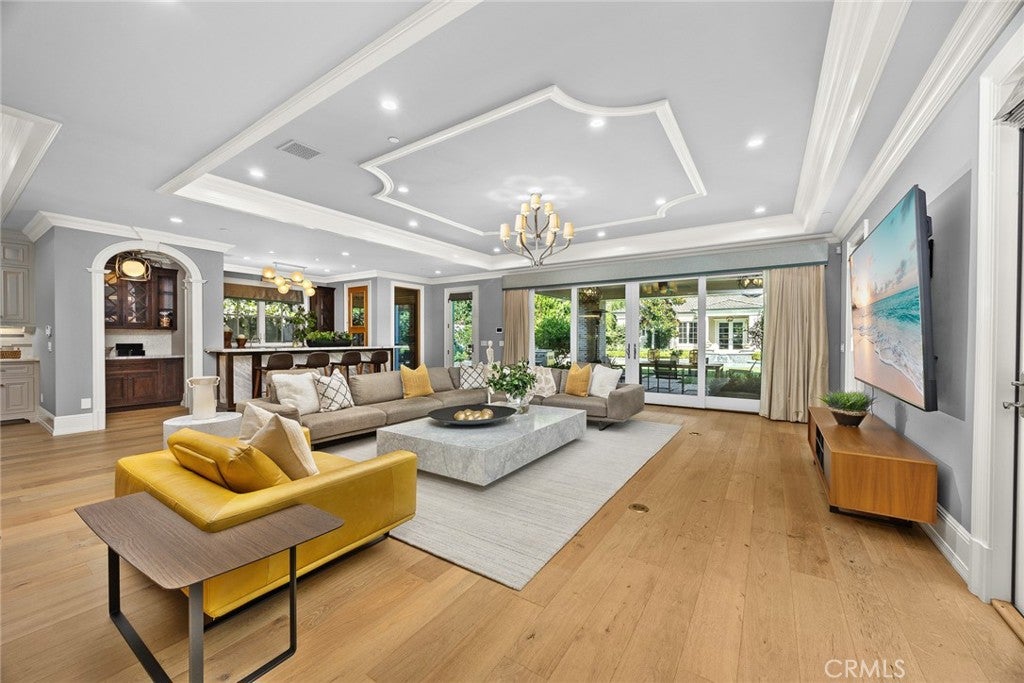 Arcadia, California, 91006, United States, 6 Bedrooms Bedrooms, ,8 BathroomsBathrooms,Residential,Active,1933891