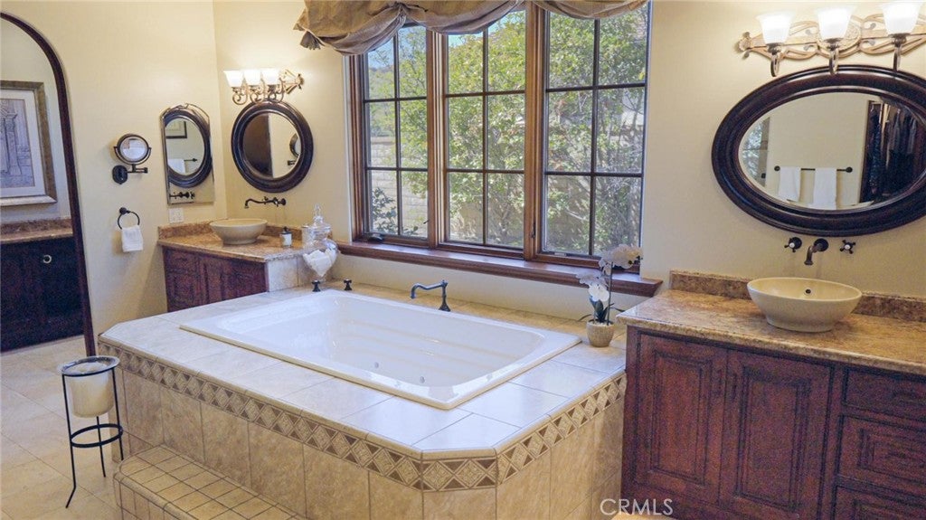 Valencia, California, 91381, United States, 6 Bedrooms Bedrooms, ,11 BathroomsBathrooms,Residential,Active,1959978