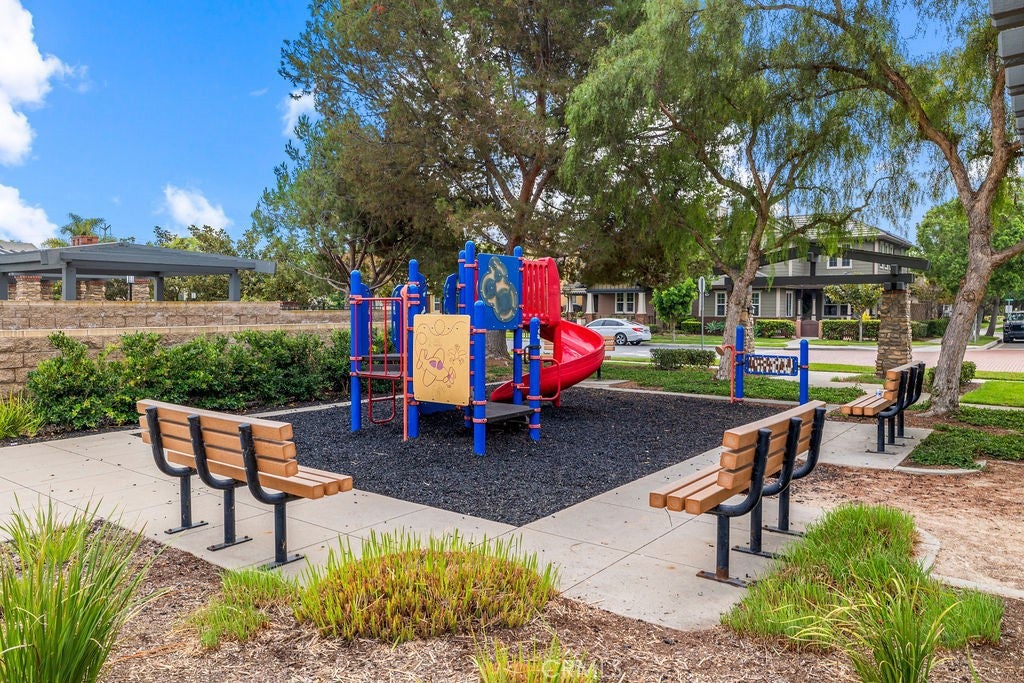 Tustin, California, 92782, United States, 5 Bedrooms Bedrooms, ,4 BathroomsBathrooms,Residential,Active,2010149