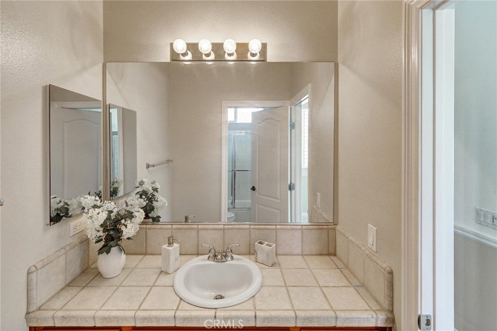 Murrieta, California, 92562, United States, 6 Bedrooms Bedrooms, ,5 BathroomsBathrooms,Residential,Active,1914833