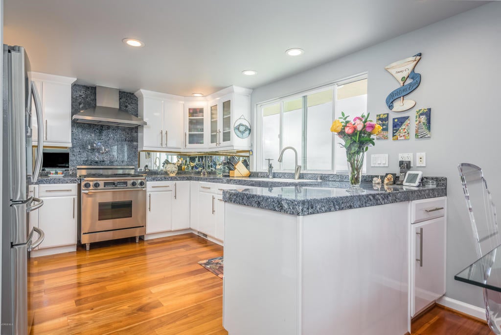 Ventura, California, 93001, United States, 2 Bedrooms Bedrooms, ,3 BathroomsBathrooms,Residential,Active,1944022