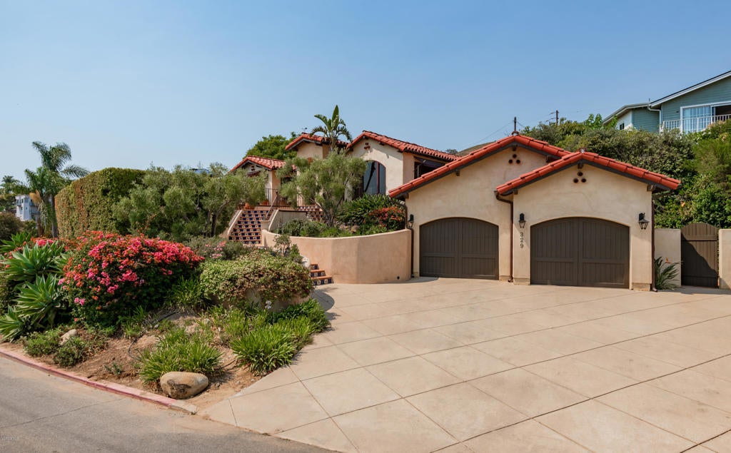 Ventura, California, 93001, United States, 3 Bedrooms Bedrooms, ,3 BathroomsBathrooms,Residential,Active,1944044