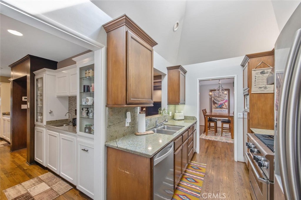 North Hollywood, California, 91602, United States, 4 Bedrooms Bedrooms, ,2 BathroomsBathrooms,Residential,Active,1954309