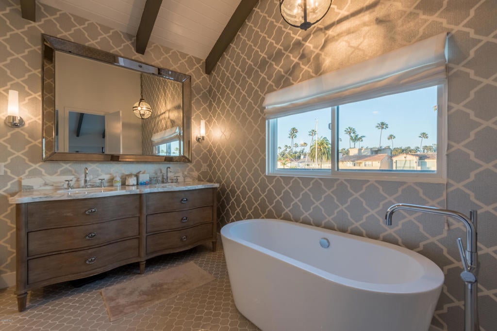 Ventura, California, 93001, United States, 3 Bedrooms Bedrooms, ,3 BathroomsBathrooms,Residential,Contingent,1944076