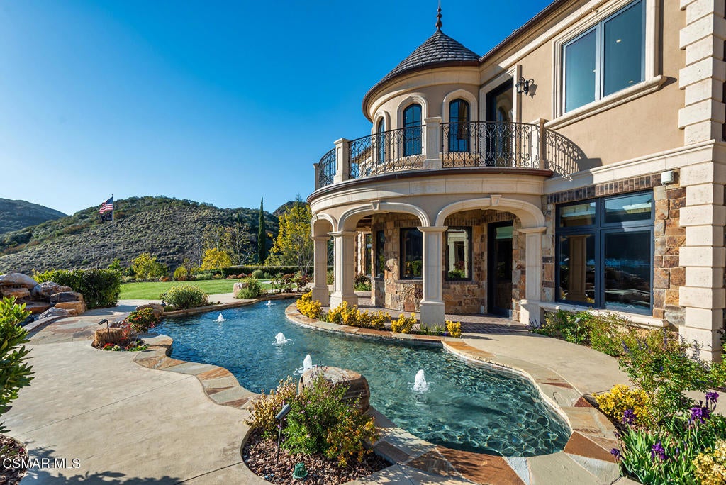 Thousand Oaks, California, 91361, United States, 7 Bedrooms Bedrooms, ,13 BathroomsBathrooms,Residential,Active,1748234