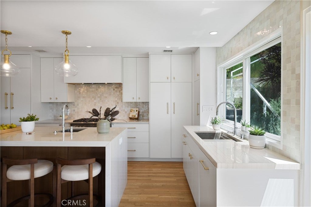 Los Angeles, California, 90069, United States, 3 Bedrooms Bedrooms, ,4 BathroomsBathrooms,Residential,Active,1959526