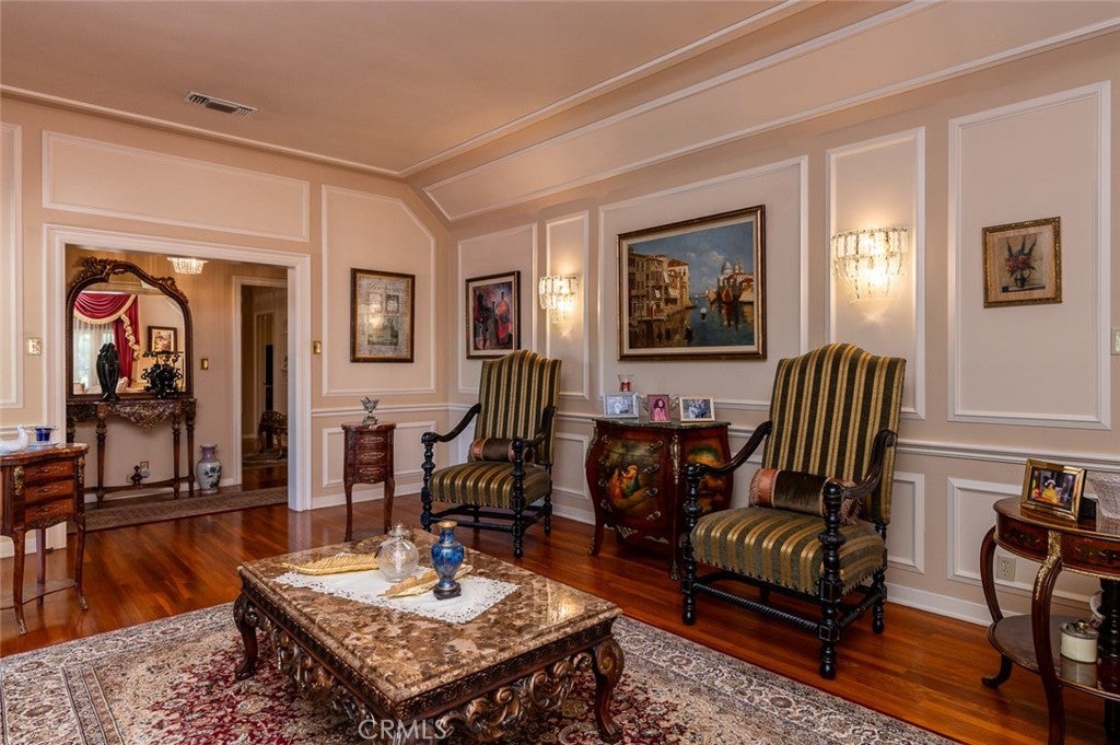 Glendale, California, 91207, United States, 4 Bedrooms Bedrooms, ,4 BathroomsBathrooms,Residential,Active,1945087