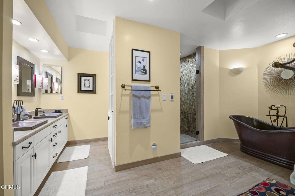 Camarillo, California, 93010, United States, 4 Bedrooms Bedrooms, ,4 BathroomsBathrooms,Residential,Active,1853313