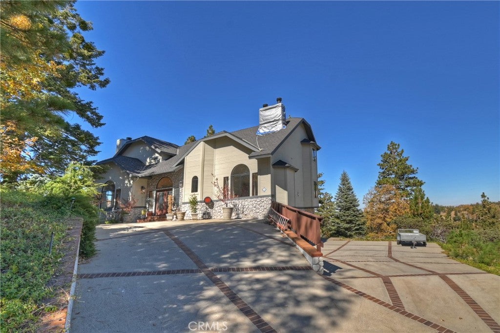 Lake Arrowhead, California, 92352, United States, 4 Bedrooms Bedrooms, ,3 BathroomsBathrooms,Residential,Active,1998581