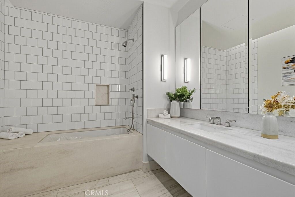 Los Angeles, California, 90069, United States, 2 Bedrooms Bedrooms, ,3 BathroomsBathrooms,Residential,Active,1995278