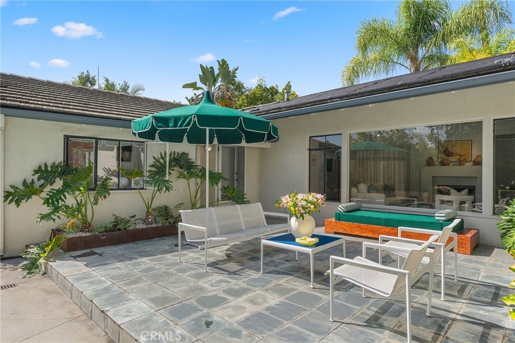 Los Angeles, California, 90027, United States, 3 Bedrooms Bedrooms, ,2 BathroomsBathrooms,Residential,Active,1953705