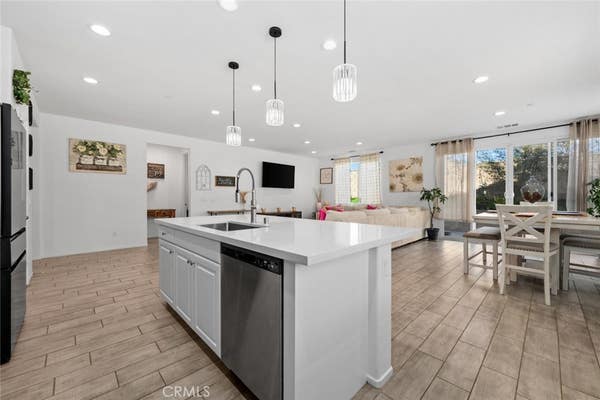 2735 MOONSHIMMER ST, HEMET, CA 92543, photo 3 of 30