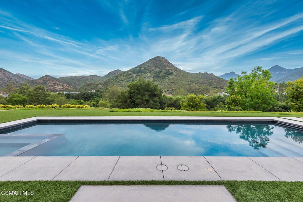 Westlake Village, California, 91361, United States, 4 Bedrooms Bedrooms, ,6 BathroomsBathrooms,Residential,Active,1989774