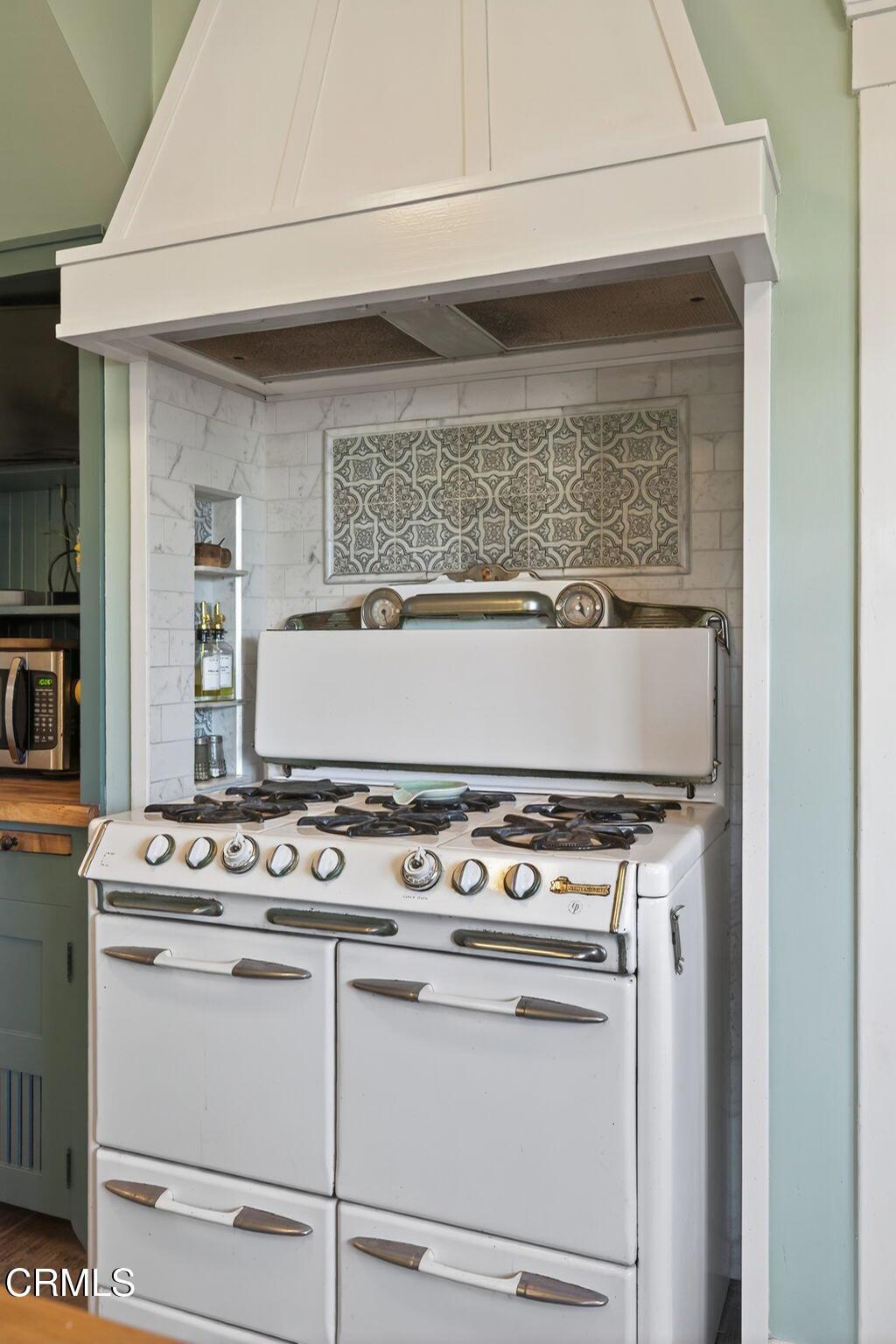 Oxnard, California, 93030, United States, 5 Bedrooms Bedrooms, ,2 BathroomsBathrooms,Residential,Active,1985561