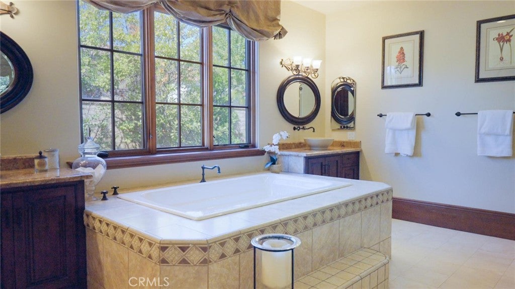 Valencia, California, 91381, United States, 6 Bedrooms Bedrooms, ,11 BathroomsBathrooms,Residential,Active,1959978