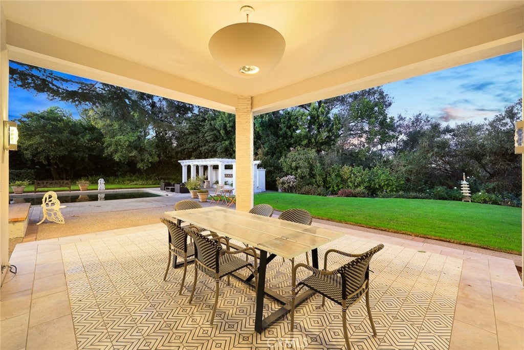 Pasadena, California, 91106, United States, 6 Bedrooms Bedrooms, ,9 BathroomsBathrooms,Residential,Active,1898207