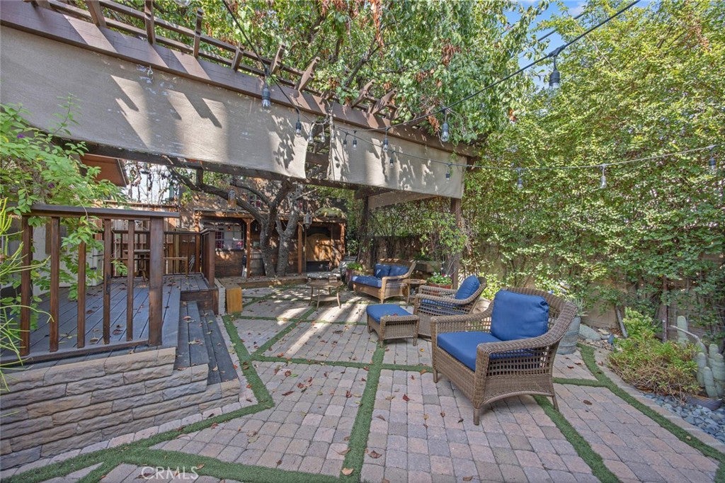 North Hollywood, California, 91602, United States, 4 Bedrooms Bedrooms, ,2 BathroomsBathrooms,Residential,Active,1954309