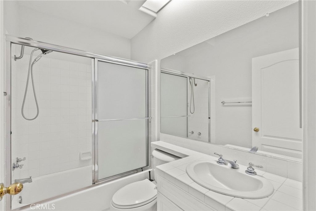 Canoga Park, California, 91304, United States, 5 Bedrooms Bedrooms, ,5 BathroomsBathrooms,Residential,Active,2006939