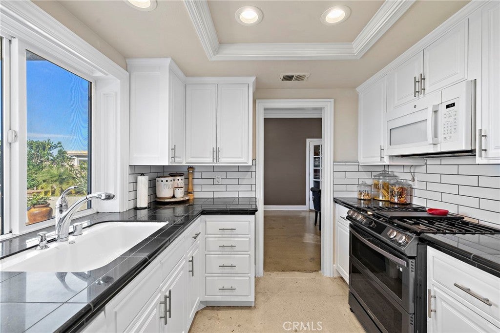 Laguna Niguel, California, 92677, United States, 5 Bedrooms Bedrooms, ,4 BathroomsBathrooms,Residential,Active,2010144