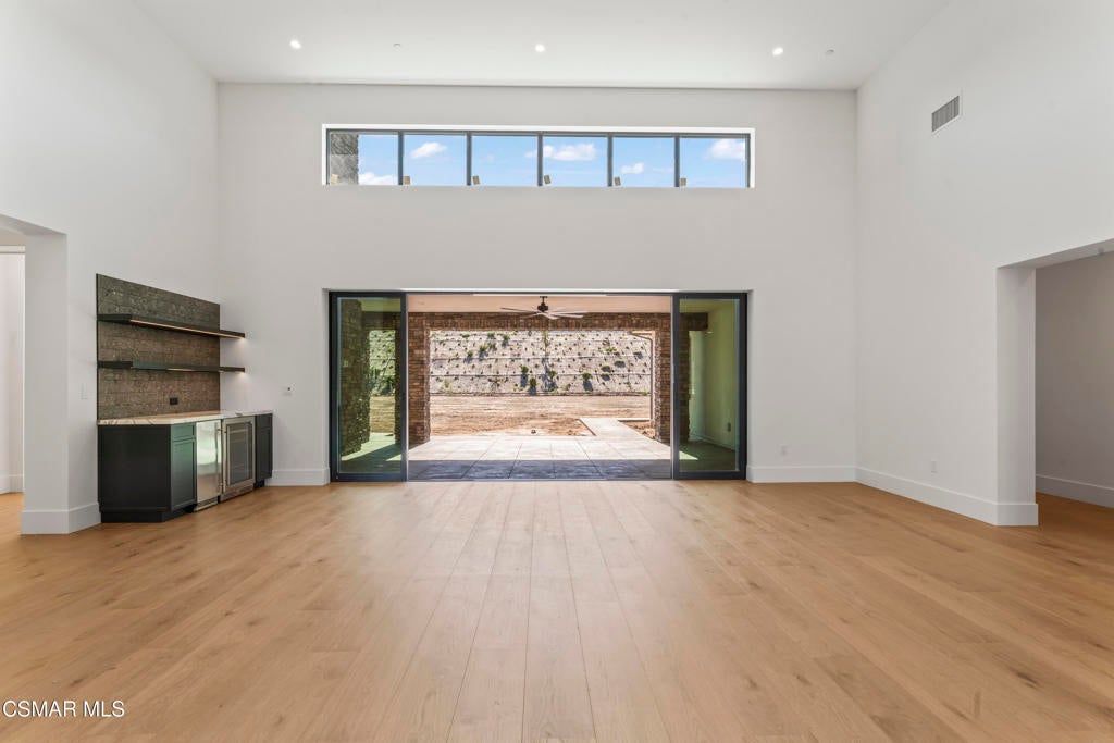 Camarillo, California, 93010, United States, 6 Bedrooms Bedrooms, ,7 BathroomsBathrooms,Residential,Active,2013156