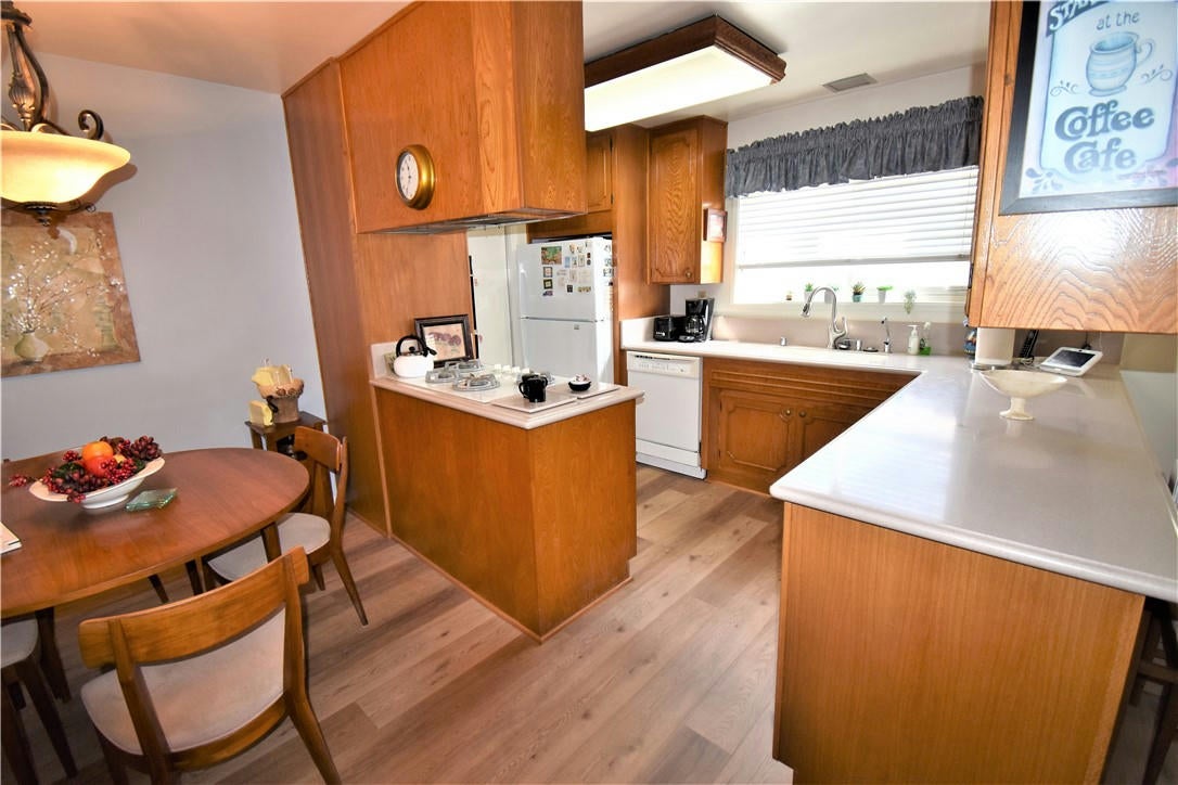 Seal Beach, California, 90740, United States, ,2 BathroomsBathrooms,Residential,Pending,1702937