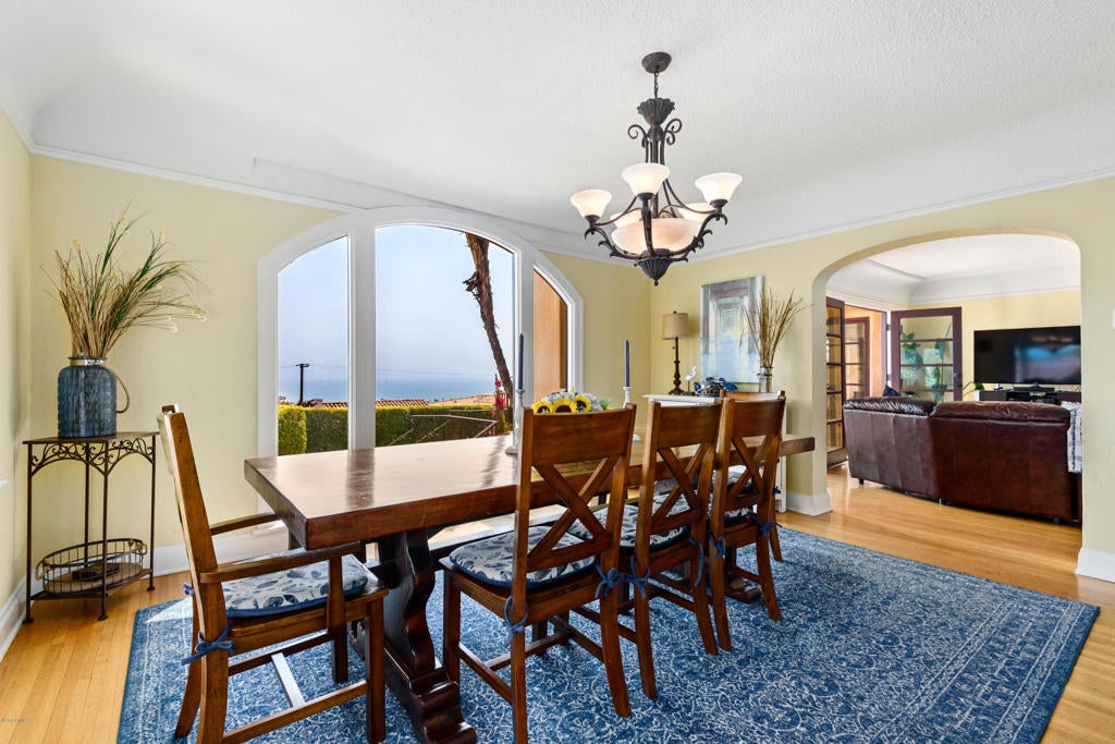 Ventura, California, 93001, United States, 3 Bedrooms Bedrooms, ,3 BathroomsBathrooms,Residential,Active,1944044