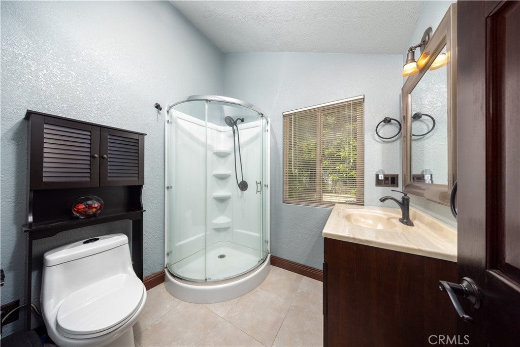 Pomona, California, 91766, United States, 5 Bedrooms Bedrooms, ,5 BathroomsBathrooms,Residential,Active,1989773