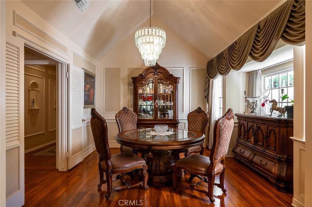 Glendale, California, 91207, United States, 4 Bedrooms Bedrooms, ,4 BathroomsBathrooms,Residential,Active,1945087