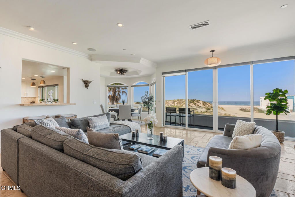 Oxnard, California, 93035, United States, 5 Bedrooms Bedrooms, ,6 BathroomsBathrooms,Residential,Contingent,1973330