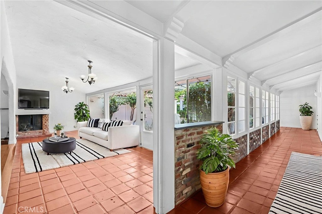 North Hollywood, California, 91602, United States, 3 Bedrooms Bedrooms, ,2 BathroomsBathrooms,Residential,Active,1914796