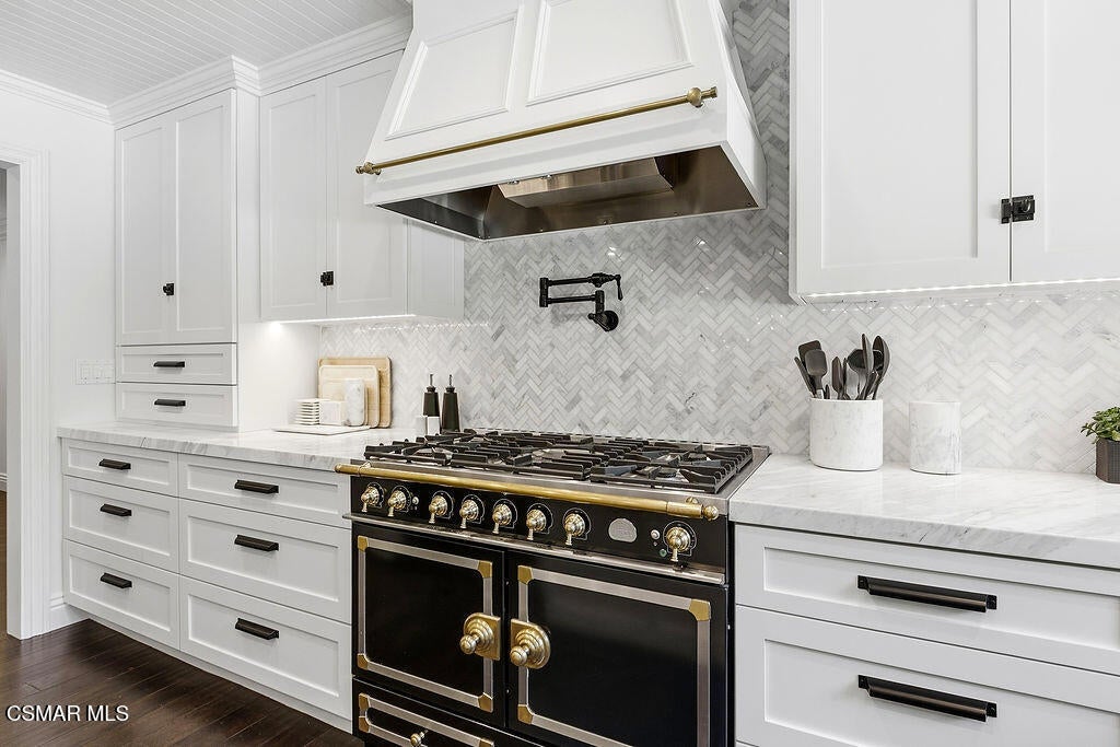 Westlake Village, California, 91362, United States, 6 Bedrooms Bedrooms, ,6 BathroomsBathrooms,Residential,Active,2031759