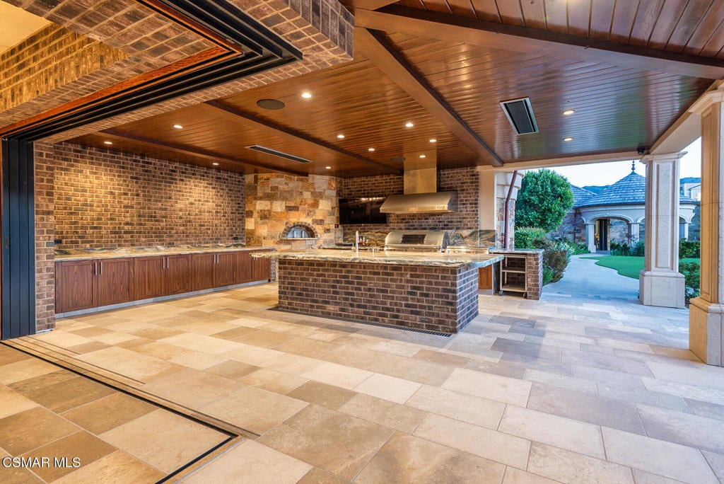 Thousand Oaks, California, 91361, United States, 7 Bedrooms Bedrooms, ,13 BathroomsBathrooms,Residential,Active,1748234